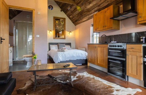 Sudbury Apartment | Lake View Lodges The Melford