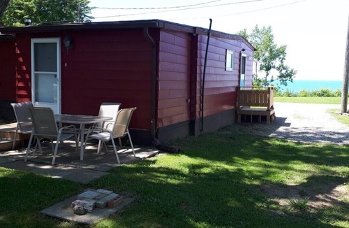 Colchester Cottage | Lakefront 2 Bedroom Cottage For Rent