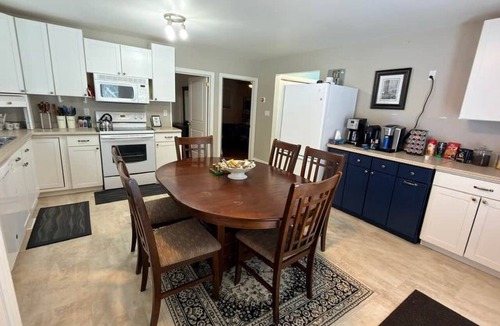 Manitoulin District House | Lakefront 2-BR Cottage Retreat in Kagawong - Lilly Lakehouse