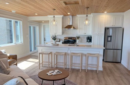 Turkey Point Cottage | Lakefront Cottage + Suite | 4 Bedrooms | 2 Connected Cottages Family Retrea