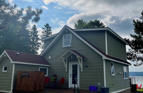 Shuniah Cottage | Lakefront cozy cottage on beautiful Lake Superior. Close to hiking and skiing.