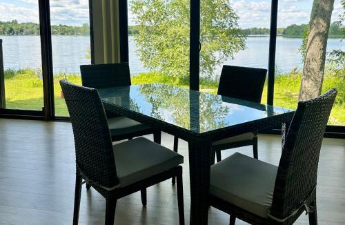 Lakefield Villa | Lakefront Englewood Villas Private BBQ and Lakeview