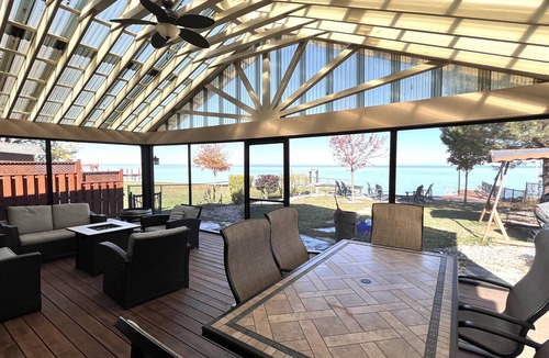 Pointe aux Roches House | Lakehouse Cottage on Lake St.Clair