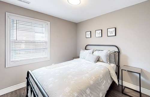 Amherstburg Cottage | Lakeside | Modern cottage in Harrow with firepit, beach access, boat dock