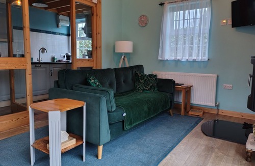 Enniskillen Apartment | Lakeside retreat on Lough Erne. Self catering, BBQ & woodburner. Adults only.