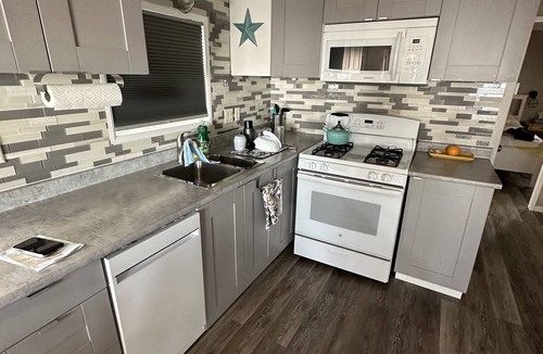 Sherkston RV Rental | Lakeview Sherkston Shores Cottage with Lifted Golf Cart