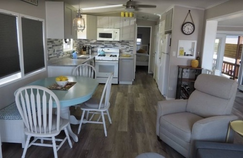 Sherkston RV Rental | Lakeview Sherkston Shores Cottage with Lifted Golf Cart