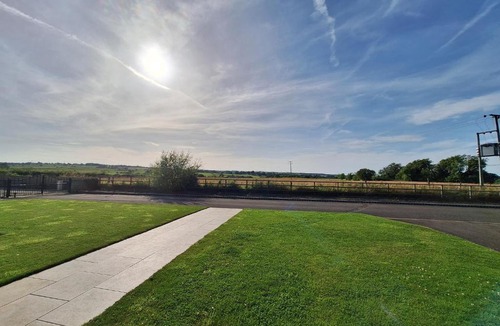 Larkhall Apartment | Lanarkshire Apartment- Views- Sleeps 4- Balcony