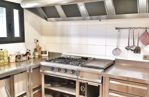 Vilanant House | Landhaus, 8 Zimmer mit Bad, Schwimmbad, Tennis by Interhome