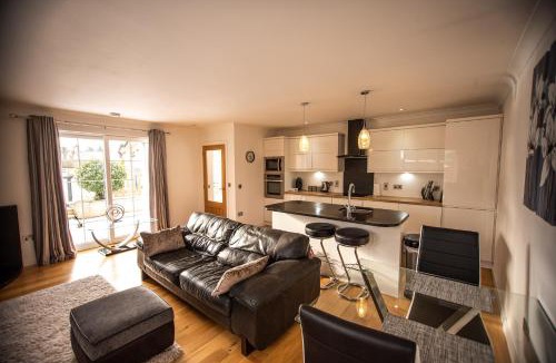 Wick House | Langley Cottage Retreat Sleeps 2 Long Stay 20-min to Banniskirk Hub