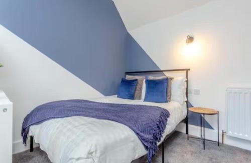 Wick House | Langley Lodge 7BR House 5 Ensuites Garden & Parking Sleeps 8