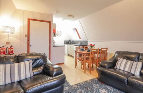 Heights of Achterneed Cabin | LARCHFIELD CHALET 1, pet friendly, with a garden in Strathpeffer
