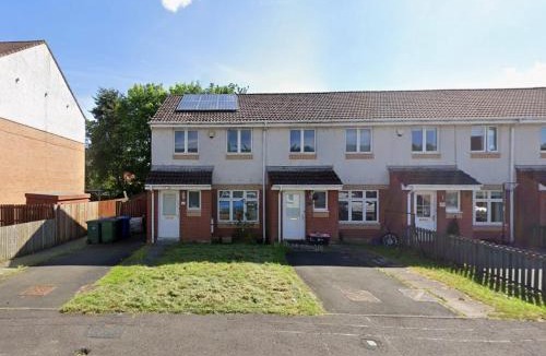 North Glasgow Villa | Large 3-Bed Glasgow Home with Private Garden