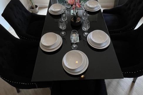 North Glasgow Villa | Large 3-Bed Glasgow Home with Private Garden