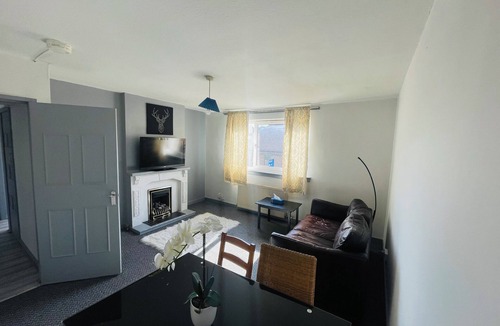 Gorgie Apartment | Large 3 bed Property