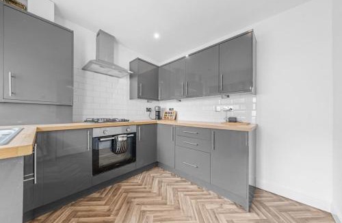 Hamilton Villa | Large 5 Bedroom House Perfect For Group Stays - Free Parking - Near Glasgow - Perfect For Contractors