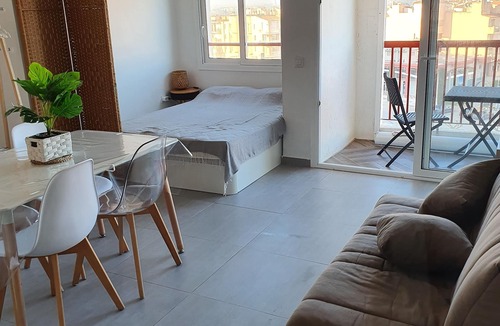 Empuriabrava Apartment | Large air-conditioned beachfront studio up to 4 people close to shops