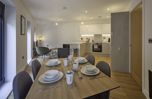Willesborough Apartment | Large Balcony | 2BR, 3 Storey near Central Ashford