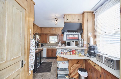 Fort Erie House | Large Beachfront Family Home with Heated Pool