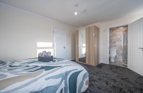 Luton Bed & Breakfast | Large Contractor Stay 6 Bedrooms with Parking