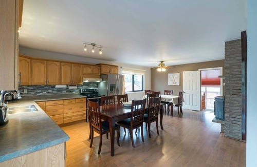 Janetville Cottage | Large Cozy Cottage Sandy Beach Hot Tub & Bunkie High Speed Internet, Ice Fishing