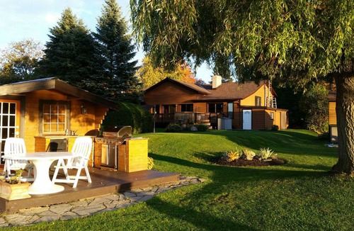 Janetville Cottage | Large Cozy Cottage Sandy Beach Hot Tub & Bunkie High Speed Internet, Ice Fishing