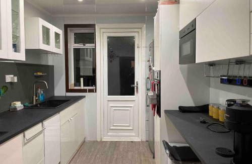 Anniesland House | Large double room in a house at Glasgow Westend