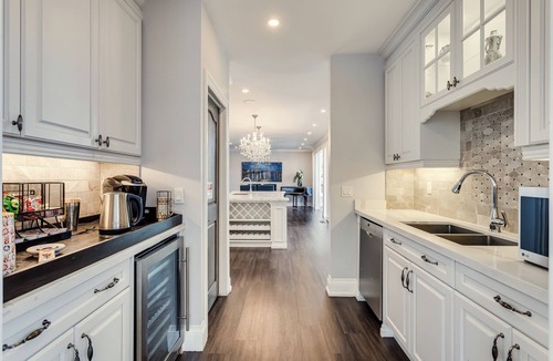 King House | Large Estate with Luxury Collection of Amenities