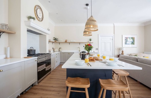 Llanfairpwllgwyngyll Cottage | Large Manor House | Families | Groups & Retreats