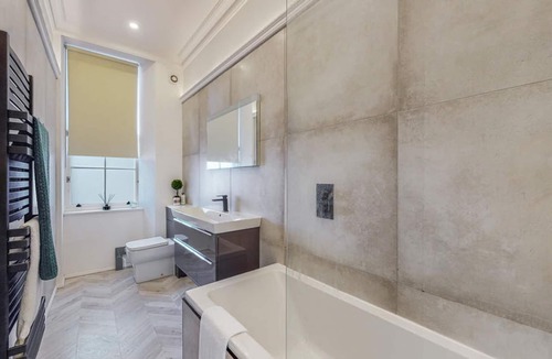 Glasgow Westend Apartment | Large stylish apartment, amazing location in Glasgow.