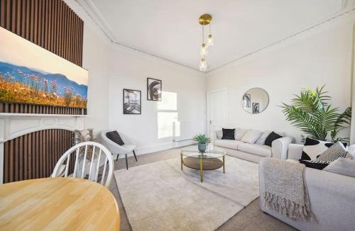 Glasgow House | Large Terraced Home with Parking