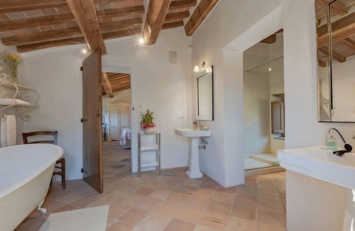 Monterchi Villa | Large Tuscan villa for 12 guests with AC, Private pool and beautiful views