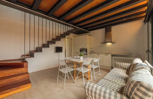 Olot Villa | Large villa in the volcanic area of Olot, for 21 people with extensive garden
