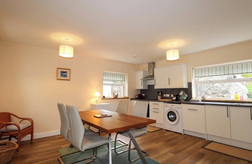 Strathpeffer Cottage | LAUNDRY COTTAGE, pet friendly, with open fire in Strathpeffer