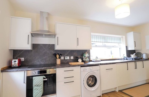 Strathpeffer Cottage | LAUNDRY COTTAGE, pet friendly, with open fire in Strathpeffer