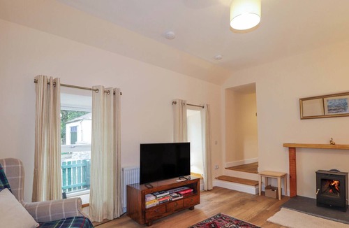 Strathpeffer Cottage | LAUNDRY COTTAGE, pet friendly, with open fire in Strathpeffer