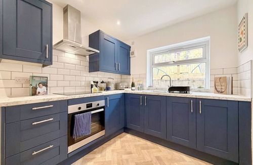 Aberdare House | Laurel House, Bright 2-Bed Home, Central Aberdare