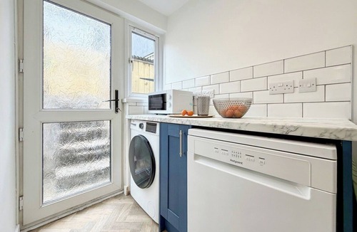 Aberdare House | Laurel House, Bright 2-Bed Home, Central Aberdare