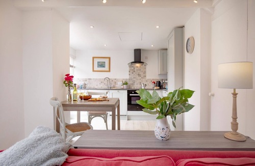 Mylor Churchtown Cottage | Lavender Cottage - a cottage that sleeps 2 guests in 1 bedroom
