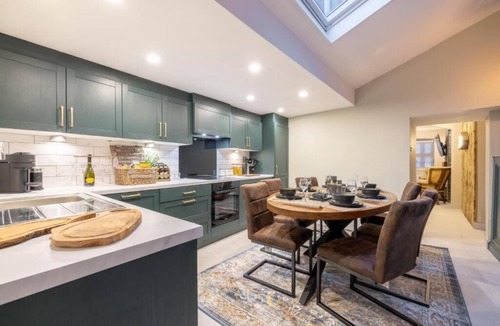 Donaghadee House | Lavish 3-BDR House, Hideaway - Guests 7 - WiFi - Free Parking - Hot Tub - Garden
