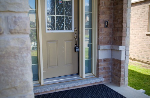 Thorold House | Lavishly furnished duplex. 4 bedrooms, 4 washrooms, accommodates up to 8 people