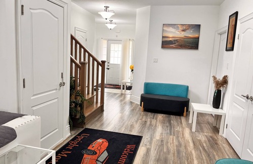 Thorold House | Lavishly furnished duplex. 4 bedrooms, 4 washrooms, accommodates up to 8 people
