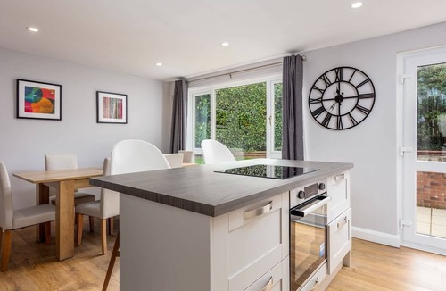 Ayr House | Leeward House - Donnini Apartments