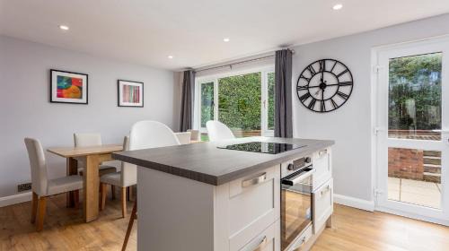 Ayr House | Leeward House - Donnini Apartments