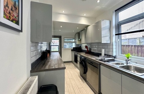 Cleethorpes House | Lenhurst House – Contractors, Families, Holidays