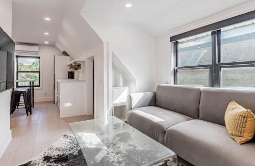Leslieville Apartment | Leslieville 1BR Close to Queen St East