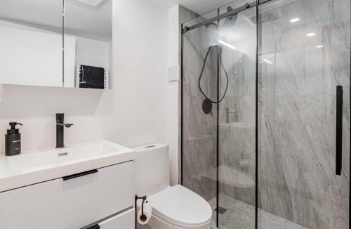 Leslieville Apartment | Leslieville 1BR Close to Queen St East