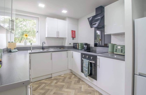 Coatbridge Apartment | Leven Loft - 2 Bed Flat in Coatbridge
