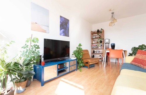 Waltham Cross Apartment | Light and Bright 2-bedroom apartment in Waltham Cross, free off street parking