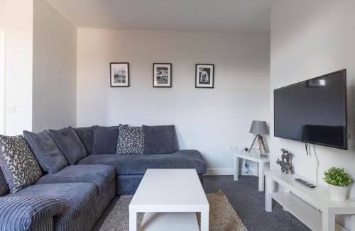 Bedlington Apartment | Lily Apartment - Sleeps 3 - Pet friendly - Parking
